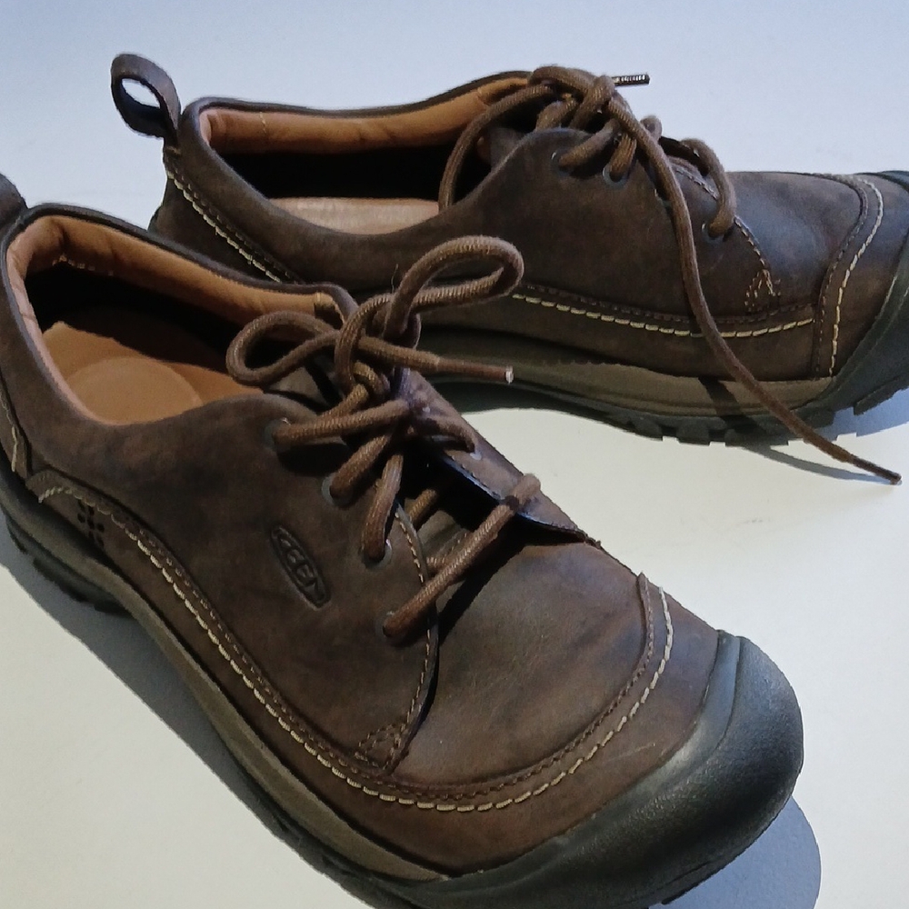 Keen Brown Leather Oxfords with Rubber Sole and Lace-Up Design, Women's 10.5 - Picture 2 of 5